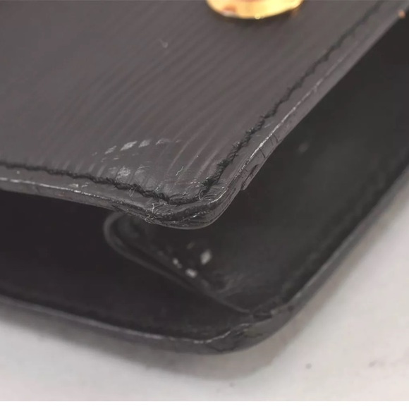 Louis Vuitton LV Black Épi Hublot Clutch Bag with COA  EUC - Picture 10 of 17